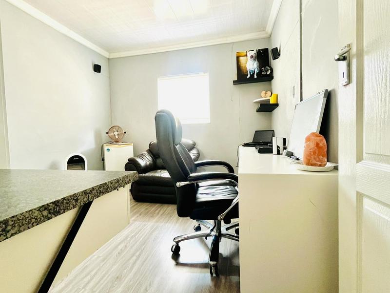 4 Bedroom Property for Sale in Goodwood Estate Western Cape
